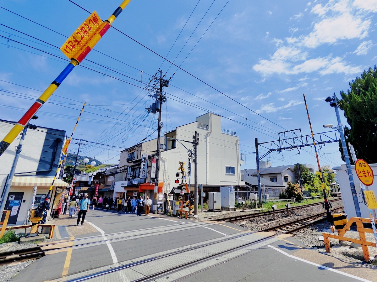 京都-清水寺外的火车道口